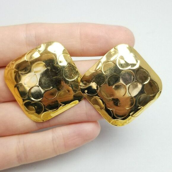 Vintage Gold Tone Square Shape Stud Earrings, Textured Hammered Finished, 80s - Picture 5 of 6